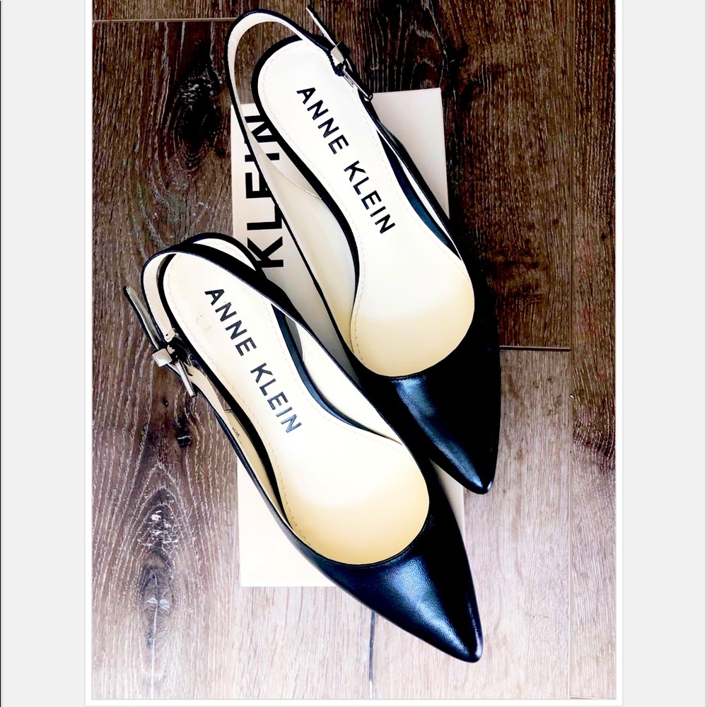 Ann Klein Black leather kitten heel